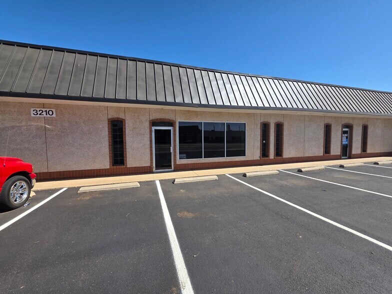 More Photos Of 3206-3212 34th St, Lubbock Storefront Retail Office For Lease
