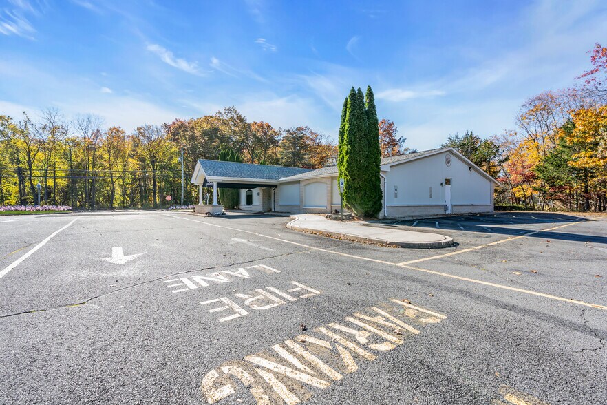 More Photos Of 150 W Veterans Hwy, Jackson Funeral Home For Sale