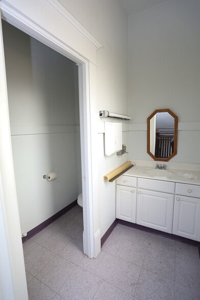 More Photos Of 1205 Elm St, Youngstown Religious Facility For Sale