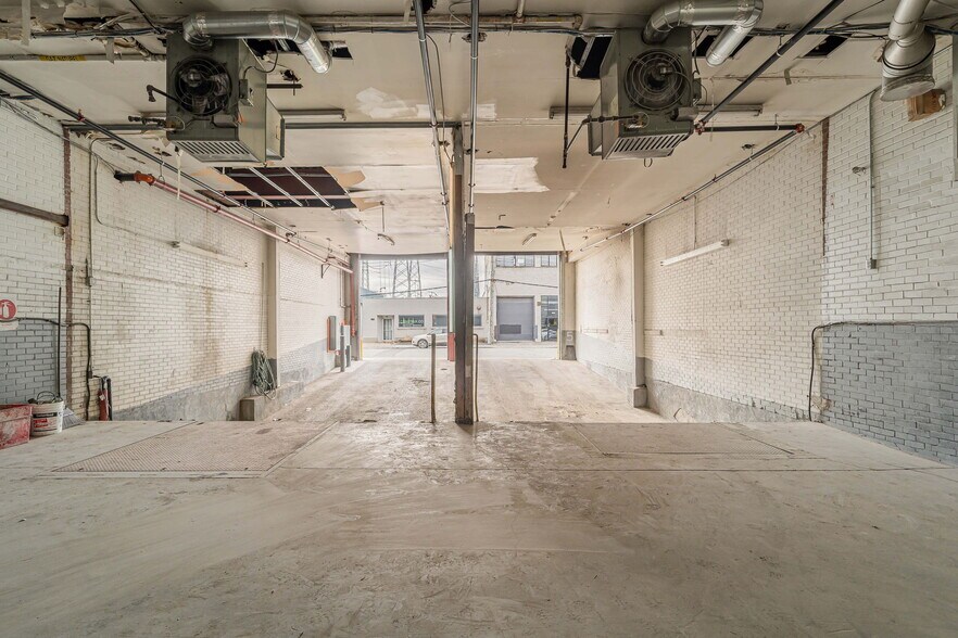 More Photos Of 9755-9775 Rue Meilleur, Montréal Distribution For Lease