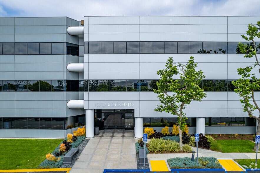 More Photos Of 15707 Rockfield Blvd, Irvine Office For Lease