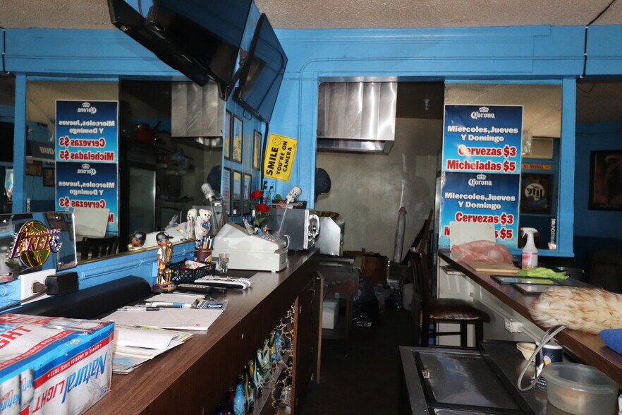 More Photos Of 2116-2132 S San Pedro St, Los Angeles Storefront For Lease