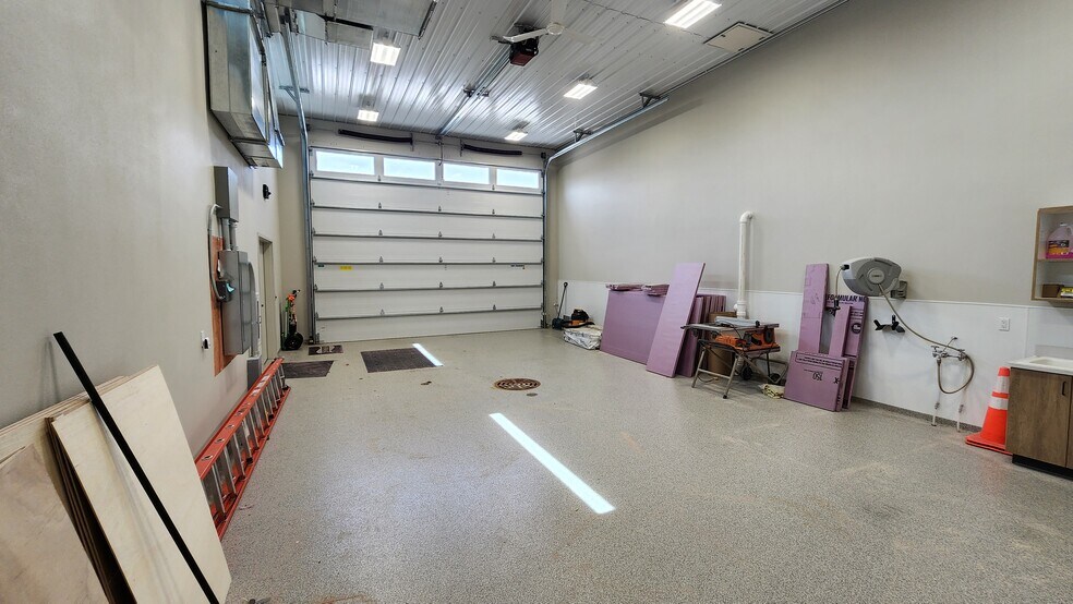 More Photos Of 805 George St, De Pere Office For Sale
