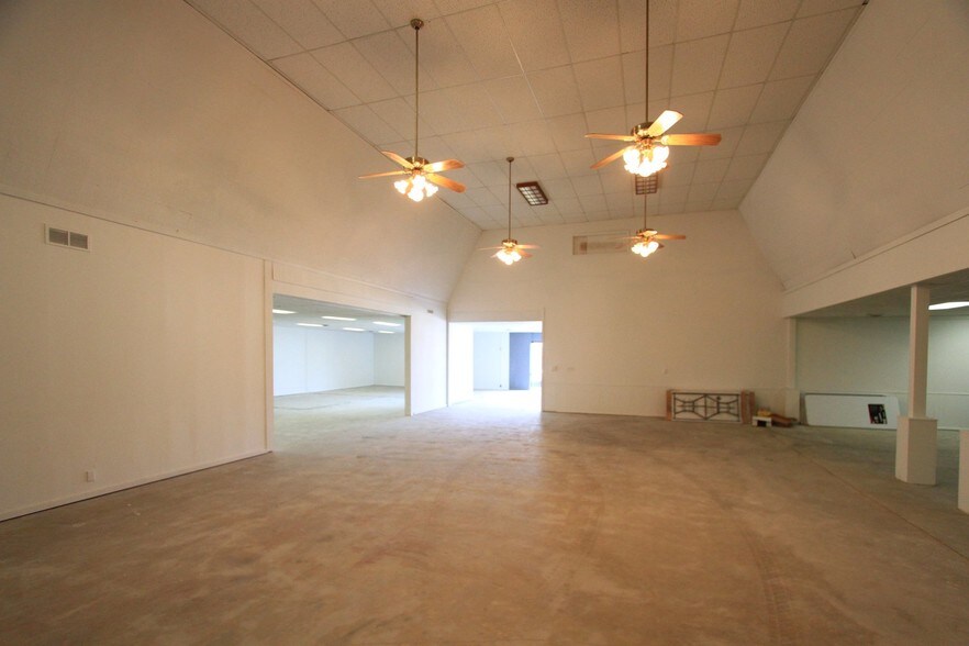 More Photos Of 108 SE 6th St, Abilene Specialty For Sale