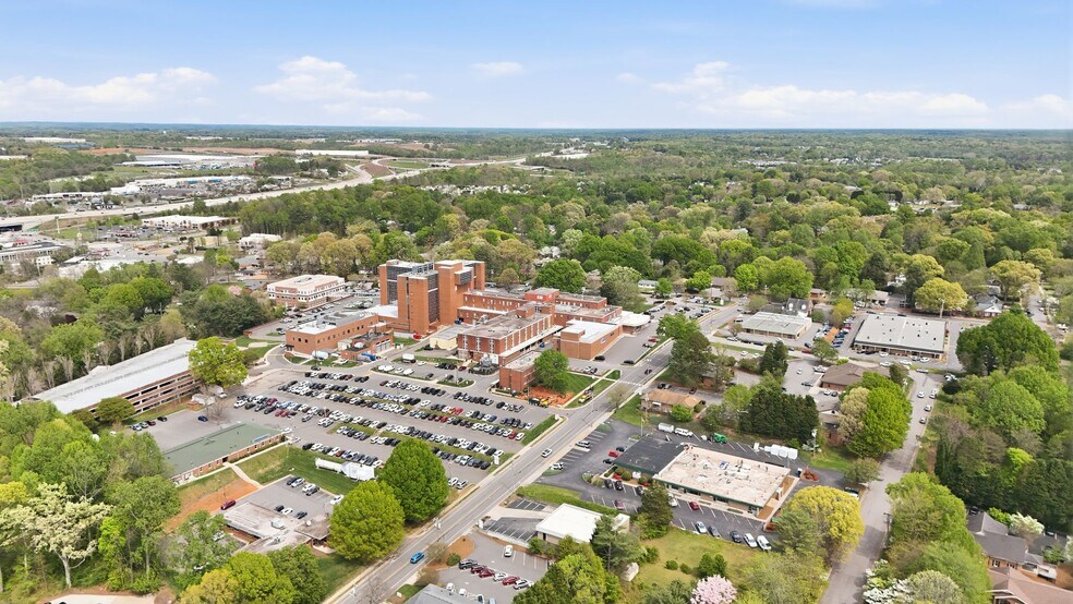More Photos Of 744 Hartness Rd, Statesville Medical For Sale