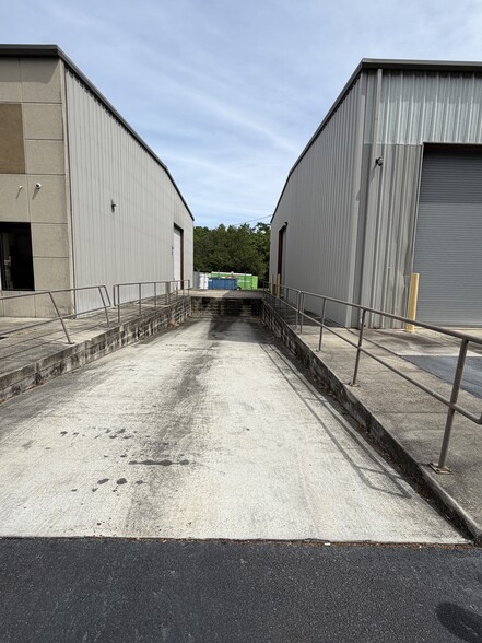 More Photos Of 2785 MacMae Dr, Mobile Warehouse For Lease