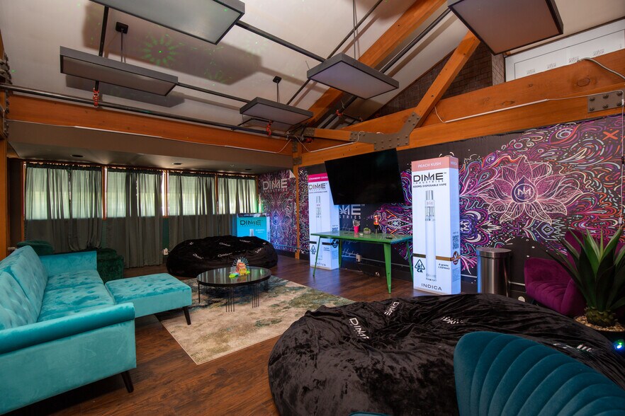 More Photos Of 296 S Palm Canyon Dr, Palm Springs Storefront Retail Office For Sale