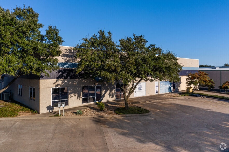 More Photos Of 9201 Metric Blvd, Austin Warehouse For Lease