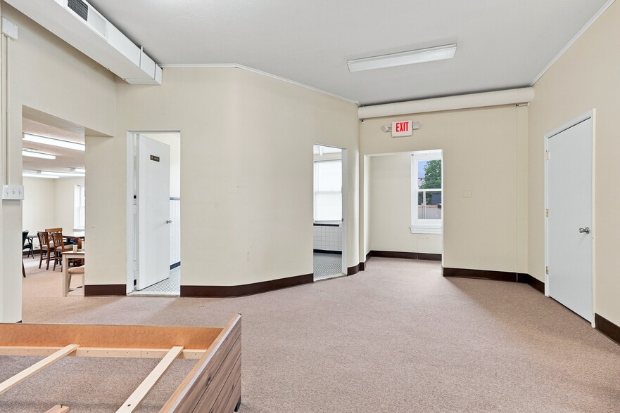 More Photos Of 3506 Memorial Ave, Lynchburg Office For Sale