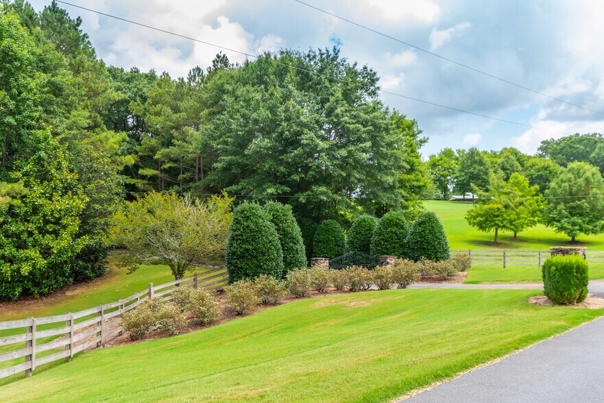 More Photos Of 565 Owens Gin Rd NE, Calhoun Lodge Meeting Hall For Sale