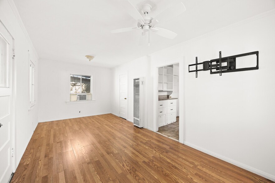 More Photos Of 4546 Eagle Rock Blvd, Los Angeles Apartments For Sale