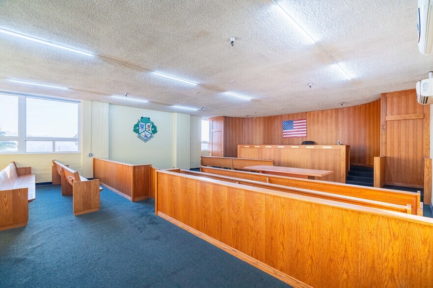 More Photos Of 2911 N San Fernando Rd, Los Angeles Schools For Lease