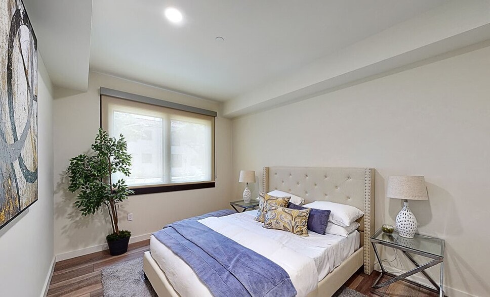 More Photos Of 1070 S Bedford St, Los Angeles Multifamily For Sale