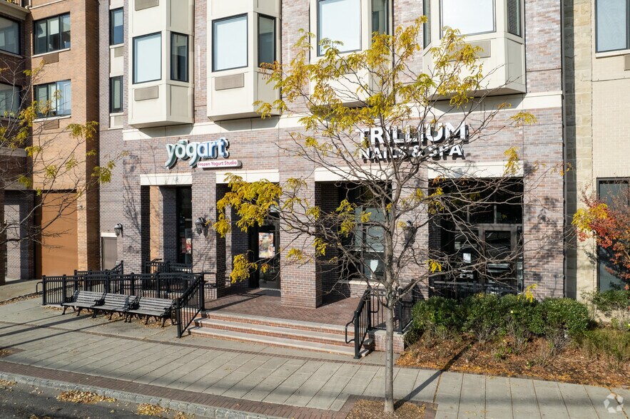 More Photos Of 340 Old River Rd, Edgewater Apartments For Lease