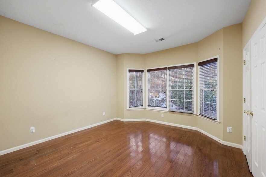 More Photos Of 6470 Georgia 400, Cumming Medical For Sale