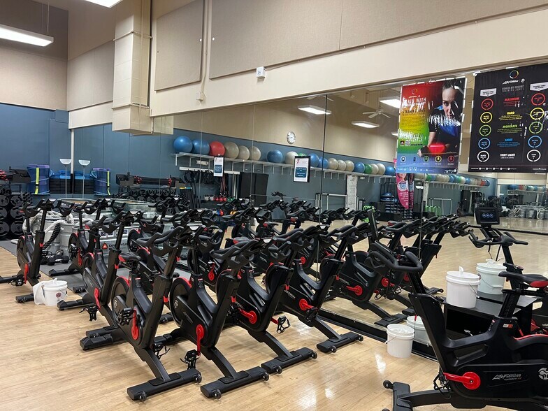More Photos Of 2135 Ayrsley Town Blvd, Charlotte Freestanding For Lease