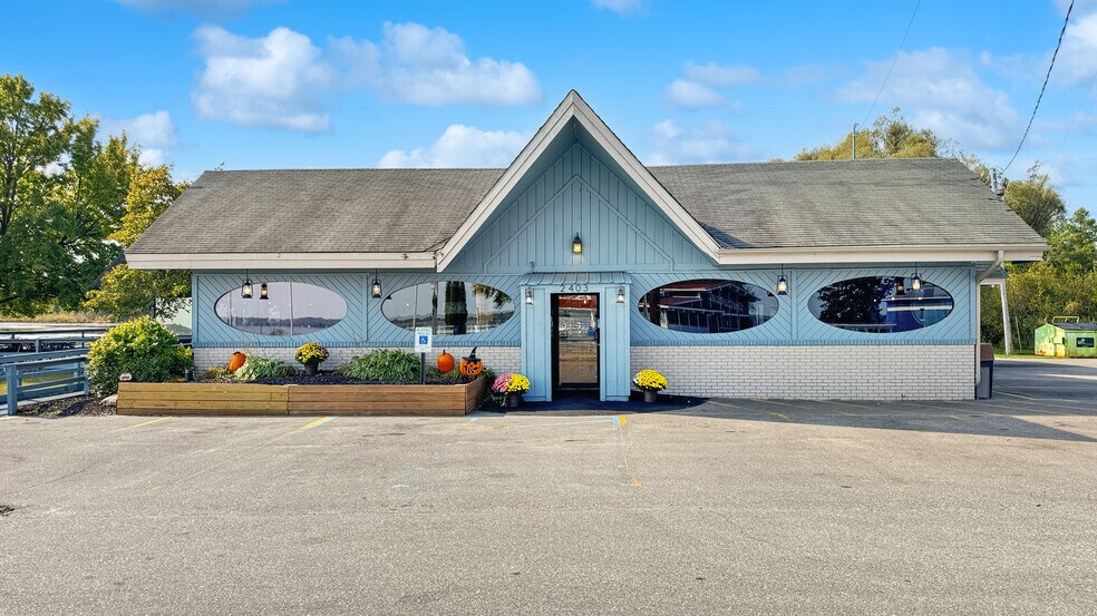 Primary Photo Of 2403 Sunnyside Dr, Cadillac Restaurant For Sale