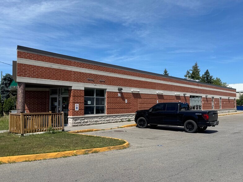 More Photos Of 174 Hamilton Rd, London Freestanding For Lease