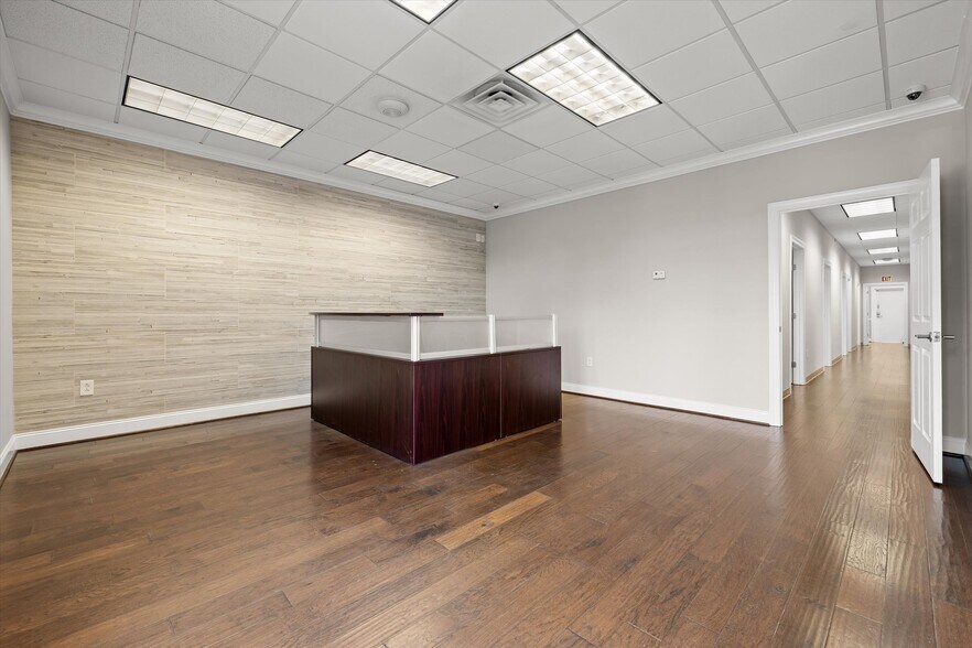 More Photos Of 7446 Shallowford Rd, Chattanooga Medical For Lease