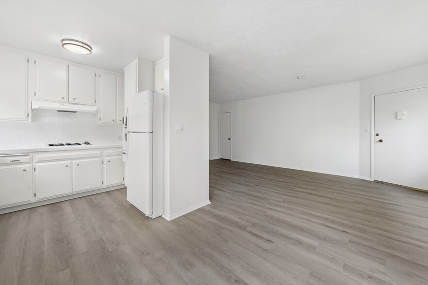 More Photos Of 1236 McClellan Dr, Los Angeles Apartments For Sale