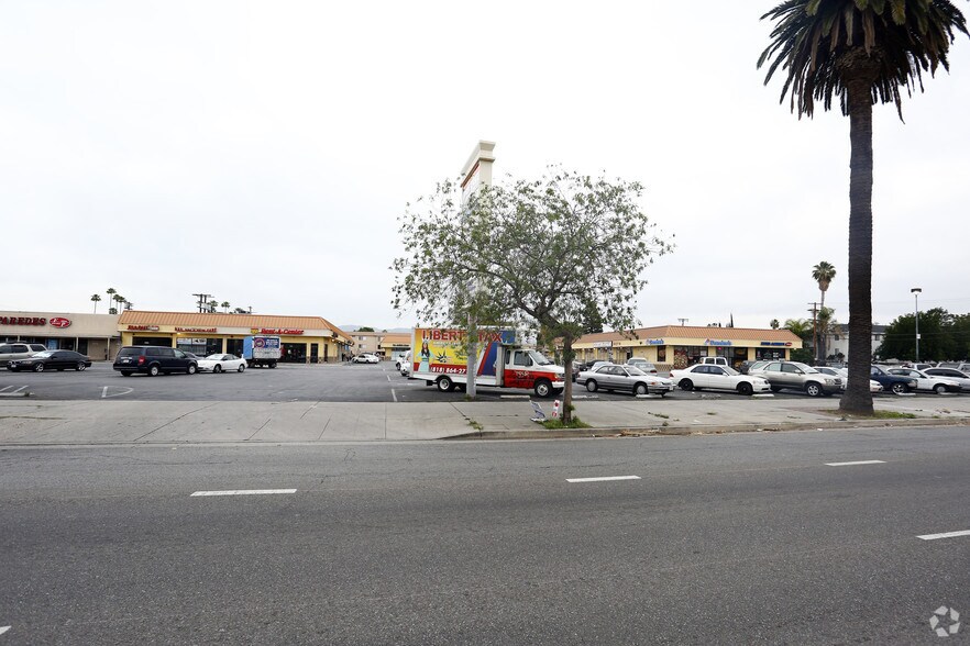 More Photos Of 21001-21015 Sherman Way, Canoga Park Freestanding For Lease