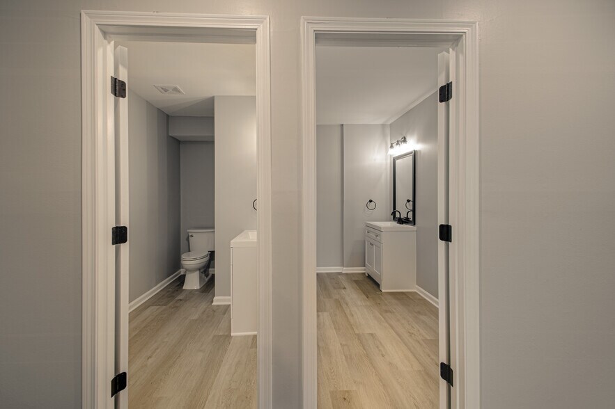 More Photos Of 1600 SW Market St, Lee's Summit Office For Sale