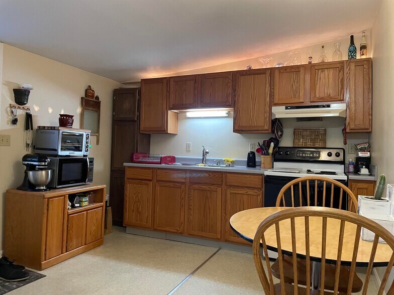 More Photos Of 965 Main St, Colchester Apartments For Lease