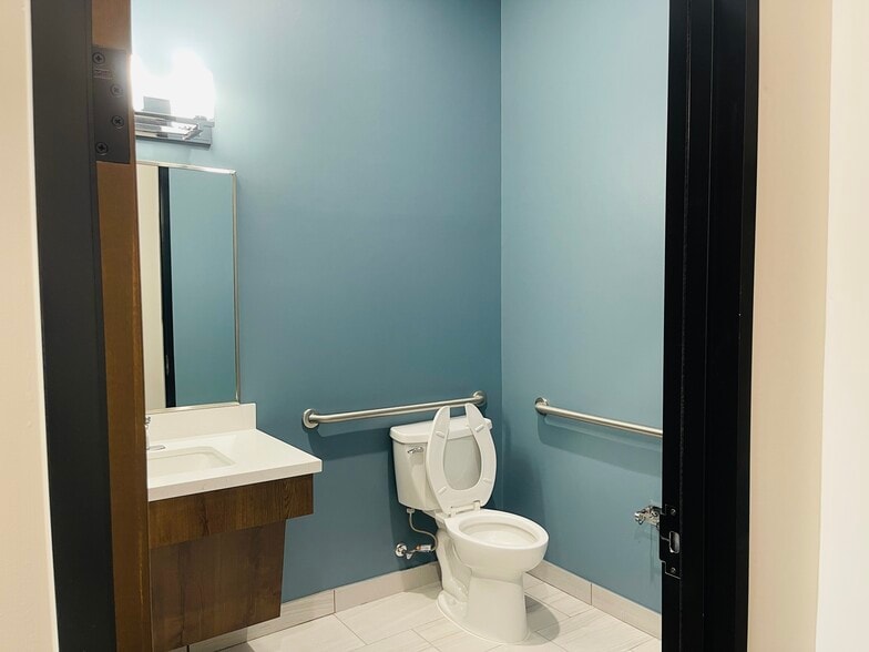 More Photos Of 7102 Tarrington Ave, Sugar Land Medical For Sale