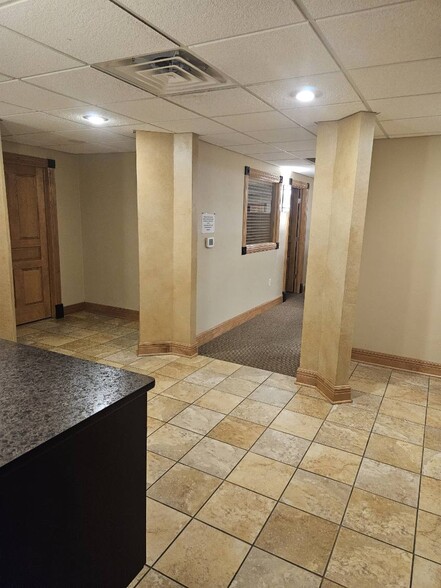 More Photos Of 3049 Ramada Way, Green Bay Flex For Lease