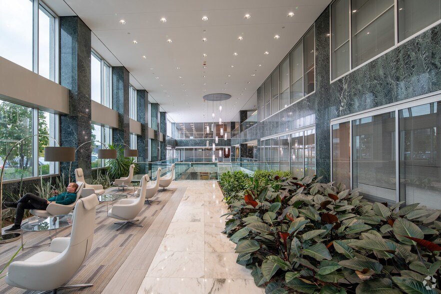 More Photos Of 377 E Butterfield Rd, Lombard Office For Lease