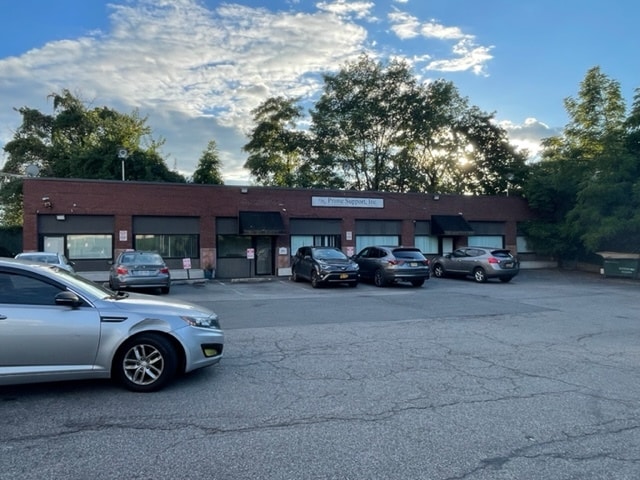 More Photos Of 2071 Clove Rd, Staten Island General Retail For Lease