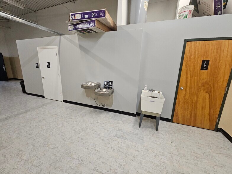 More Photos Of 1811-1833 Mckees Rocks Rd, McKees Rocks Storefront For Lease