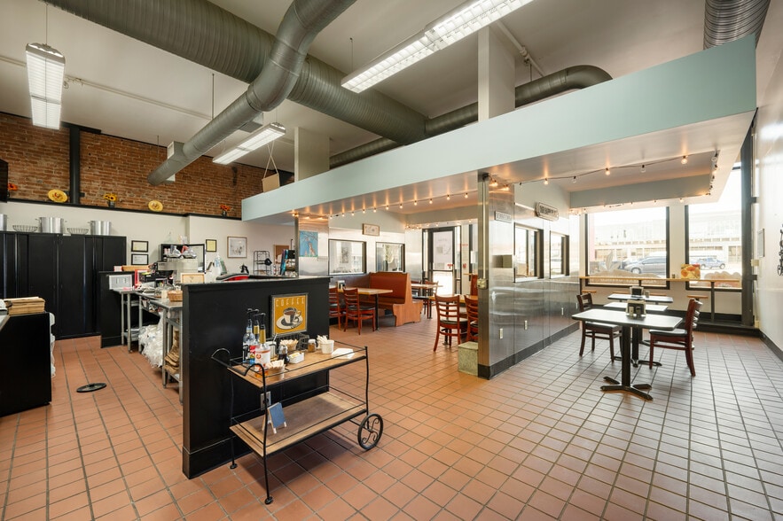 More Photos Of 108 S Walnut St, Muncie Office For Sale