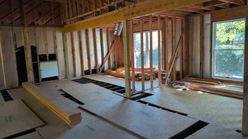 More Photos Of 31 N Main St, Alpharetta Office For Sale