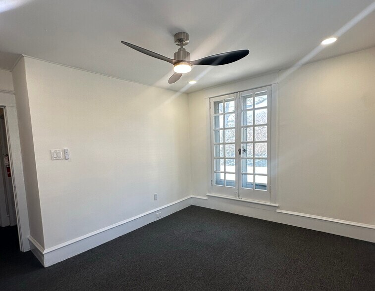 More Photos Of 600 S White Horse Pike, Audubon Medical For Lease