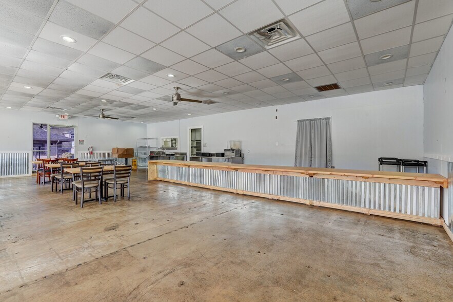 More Photos Of 247 W Kings Hwy, Eden Storefront Retail Office For Sale