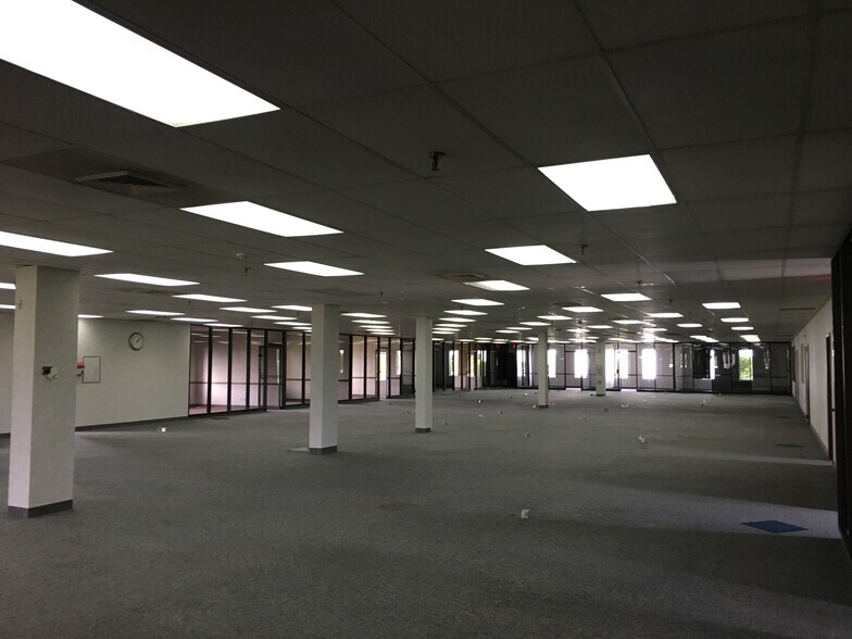 More Photos Of 29201 Aurora Rd, Solon Office For Lease