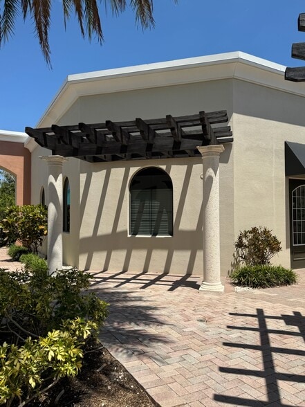 More Photos Of 5460-5466 Village Dr, Rockledge Unknown For Lease