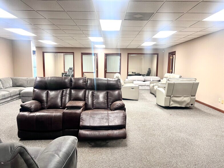 More Photos Of 7410 Sni-A-Bar Rd, Kansas City Manufacturing For Lease