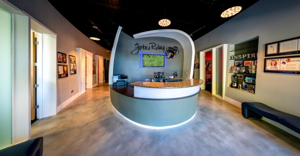 Primary Photo Of 3158 24th Ave N, Saint Petersburg Showroom For Sale