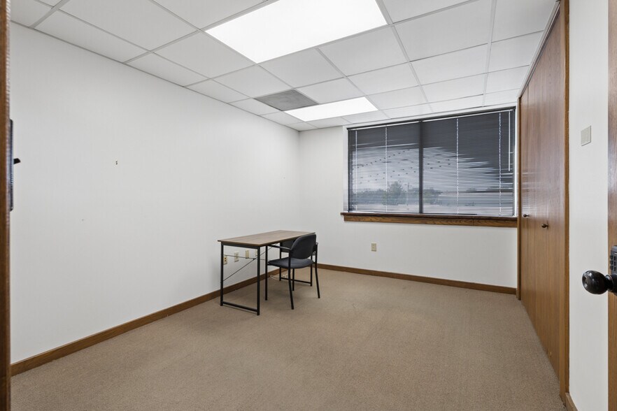 More Photos Of 216 Hartmann Dr, Lebanon Distribution For Lease