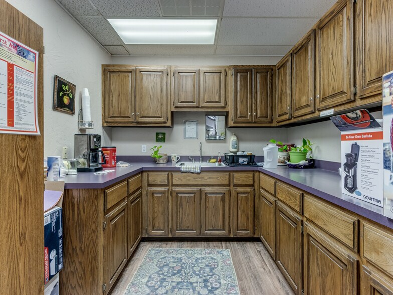 More Photos Of 9700 S S Pennsylvania Ave, Oklahoma City Medical For Lease