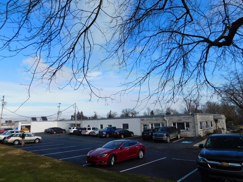 More Photos Of 391 Greendale Rd, York Manufacturing For Sale