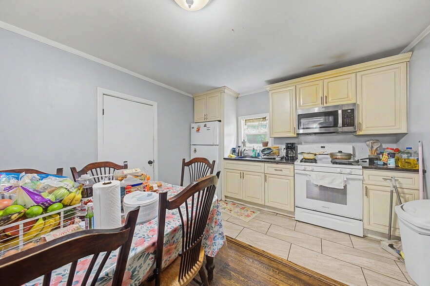 More Photos Of 23 Malcolm St, Morristown Industrial For Sale