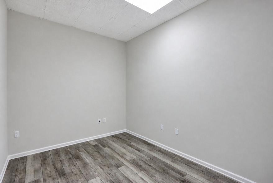 More Photos Of 107 Grand Central Blvd, Pooler Freestanding For Lease
