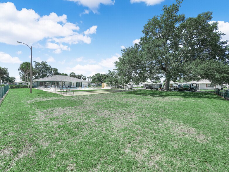 More Photos Of 601 Imperial blvd, Lakeland Specialty For Sale