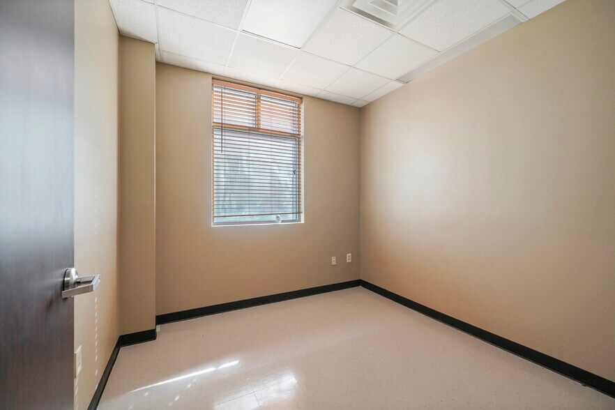 More Photos Of 3115 College Park Dr, Conroe Medical For Lease
