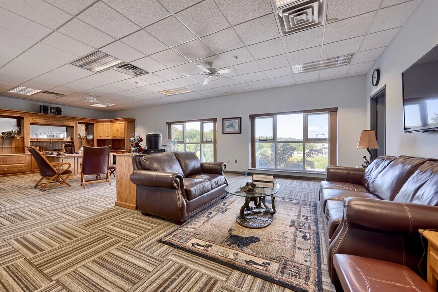 More Photos Of 22 Blackhawk Ln, Elizabethtown Distribution For Sale