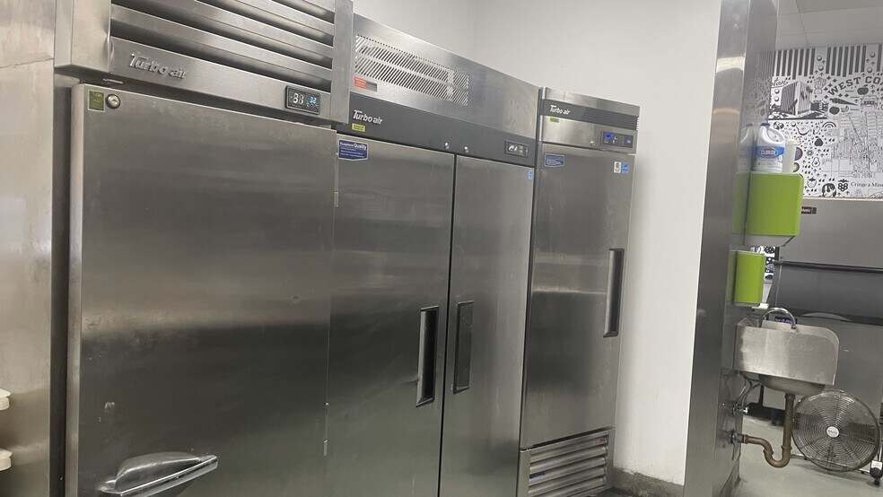 More Photos Of 546 W Compton Blvd, Compton Restaurant For Sale