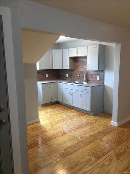 More Photos Of 7714-7718 S Broadway, Saint Louis Coworking Space